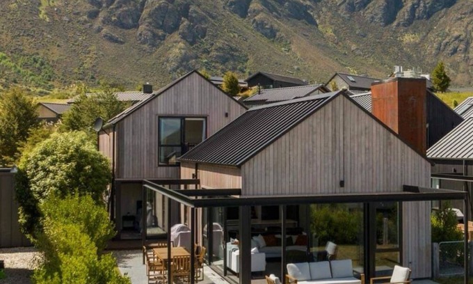 Jacks Point House | Luxury Jacks Point 3 Bedroom Ski home