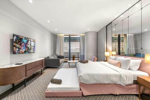 Brickell Apartment | Luxury King Suite W City view at SLS Brickell
