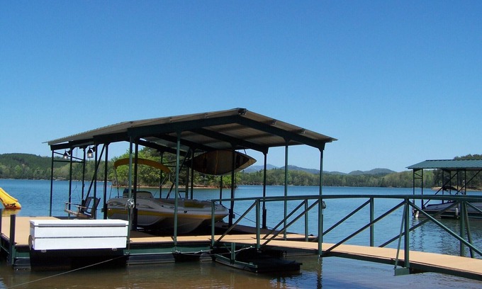 Six Mile House | Luxury Lake Front Home featuring beautiful Mountain and Lake veiws