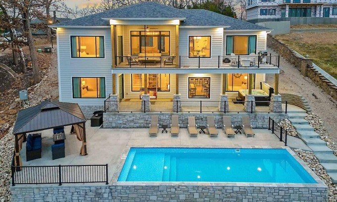Osage Beach House | Luxury Lake House Private Pickleball Ct & Pool