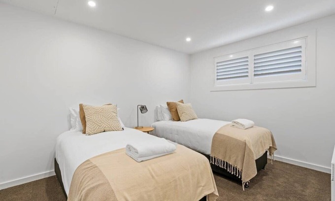 Wanaka Apartment | Luxury Lake View 2 Bedroom