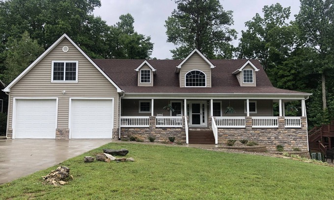Sloans Valley House | Luxury Lakefront 7 Bedroom/5.5 Bath Home