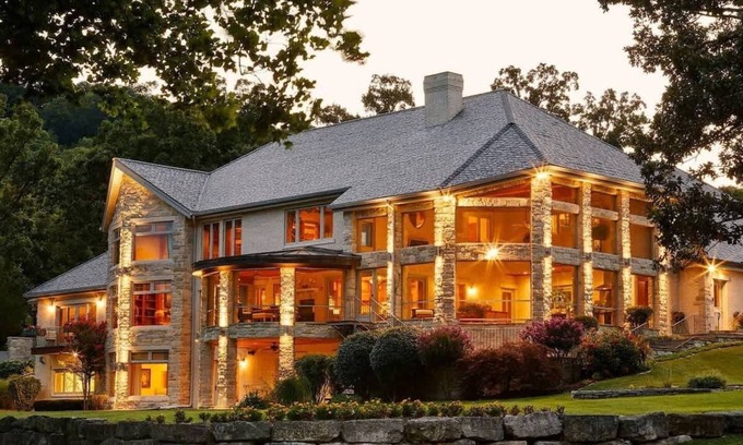 Blue Eye House | Luxury Lakefront Home w/Pool: Golfer's Paradise!