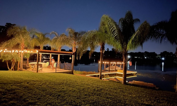 Edgewood House | Luxury Lakefront Home with lots of Amenities.