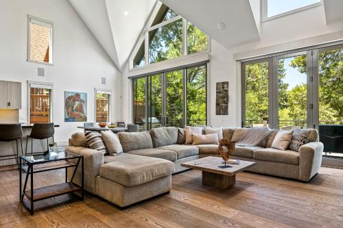 Cedar Glen House | Luxury Lakefront Retreat