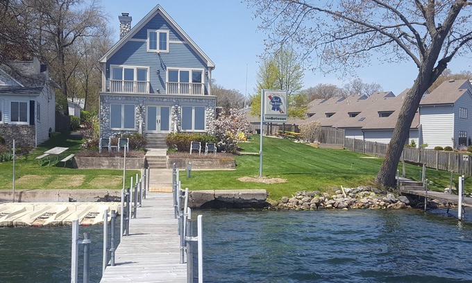 Delavan Lake House | Luxury Lakefront Rental on Beautiful Delavan Lake