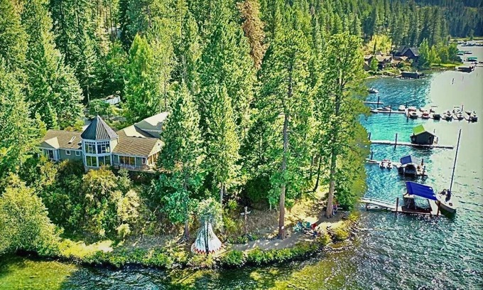 Coeur d'Alene House | +Luxury Lakefront for 12+ Private Beach & Dock, Huge GameRoom & Indoor Koi Pond!