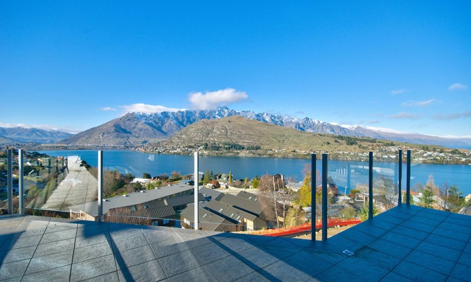 Queenstown House | Luxury Lakeside Home - Remarkable View