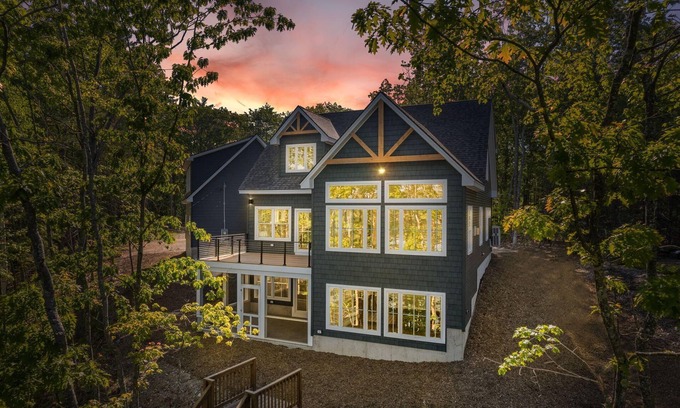 Shapleigh House | Luxury Lakeside Paradise w/Private Beach & Near Ski Resorts