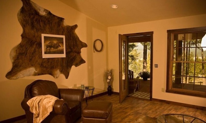 Rexford Cabin | Luxury Lakeview Cabin, Lake Koocanusa Dock & Beach-2 Minutes