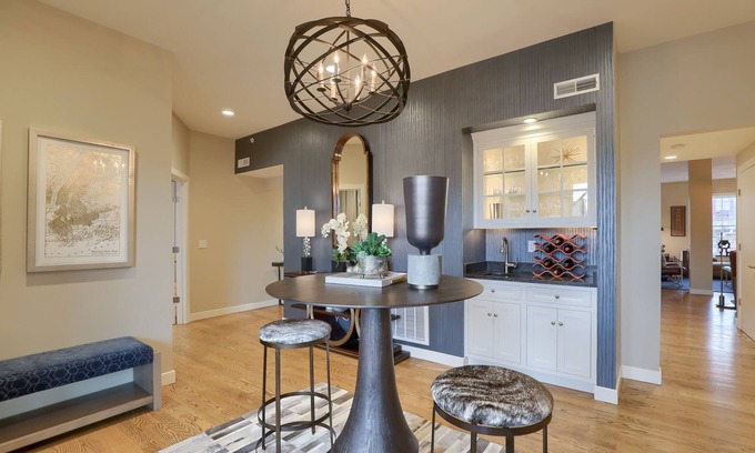 Lancaster Condo | Luxury Lancaster Downtown Condo - 3 blocks from Central Market!