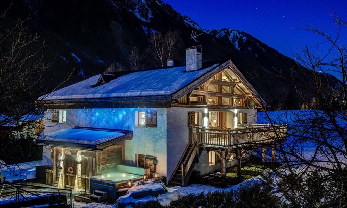 Les Bossons Ski Chalet | luxury large 16 to 24 man spa-chalet