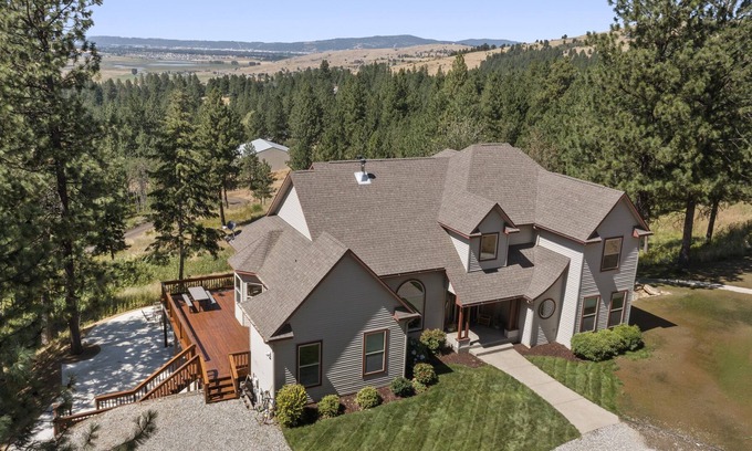 Mica House | Luxury Liberty Lake retreat on 11 forested acres!