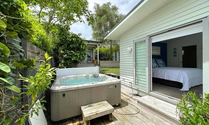Narrow Neck House | Luxury Living Steps from Narrow Neck Beach!
