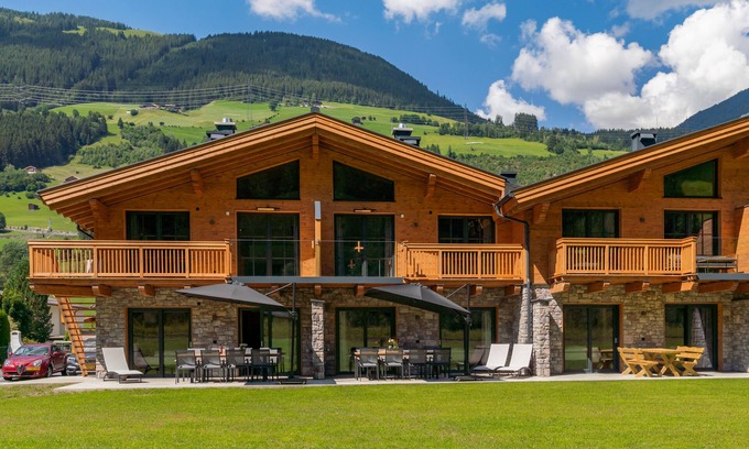 Wald im Pinzgau Ski Chalet | Luxury lodge with garden and private sauna