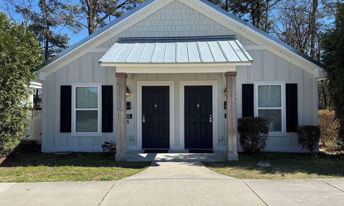 Elizabethtown Resort | Luxury Lodging, Lakefront View ,King Bed w/Private Bath, Private Patio.