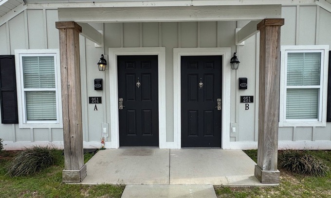 Elizabethtown Resort | Luxury Lodging, Lakefront View, King Bed w/Private Bath, Handicap Shower, Private Patio.