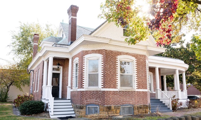 Cape Girardeau Apartment | Luxury Loft Gallery next to Southeast Missouri State River Campus in Downtown CG