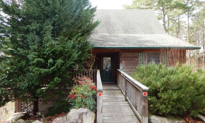 Mount Ida House | Luxury, loft, log-sided two bedroom Harbor North cottage cottage