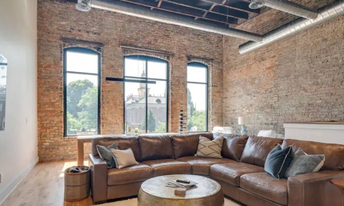 Fayetteville Apartment | Luxury Loft on Historic Fayetteville Square