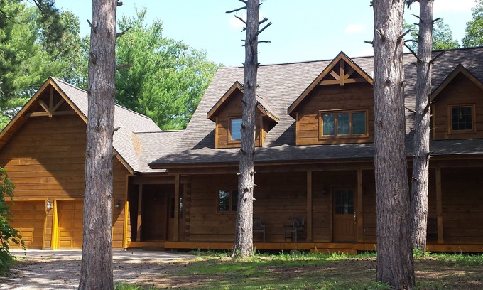 King Cabin | LUXURY LOG HOME WITH YOUR PRIVATE DOCK ON THE CHAIN O LAKES