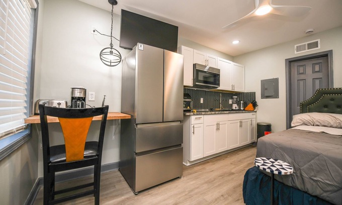 Church Street Apartment | Luxury Mini studio 1 min from Southern Regional Hospital 15 mins from APT A