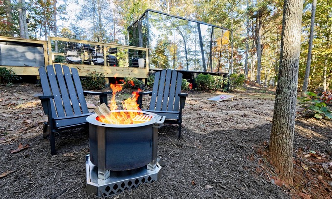 Mars Hill House | Luxury Mirror House - HOT TUB! Private 1-way glass, forest, Mirror House: Off-Grid Luxury, Hot tub,