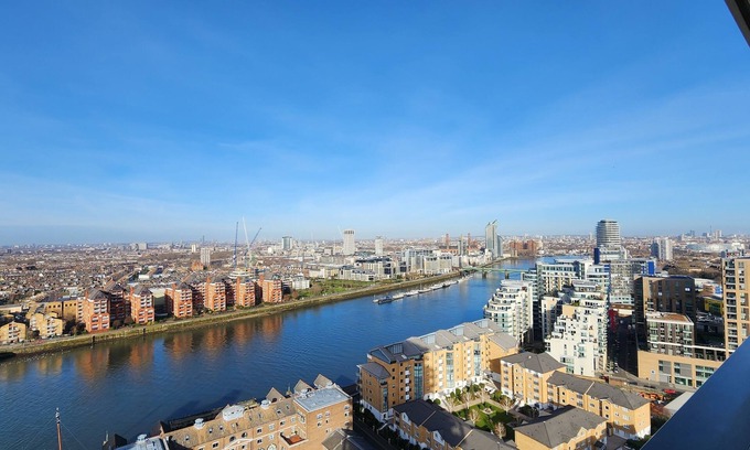 Sands End Apartment | Luxury Modern 1 Bedroom with Size of a 3 Beds Living + Kitchen Space
