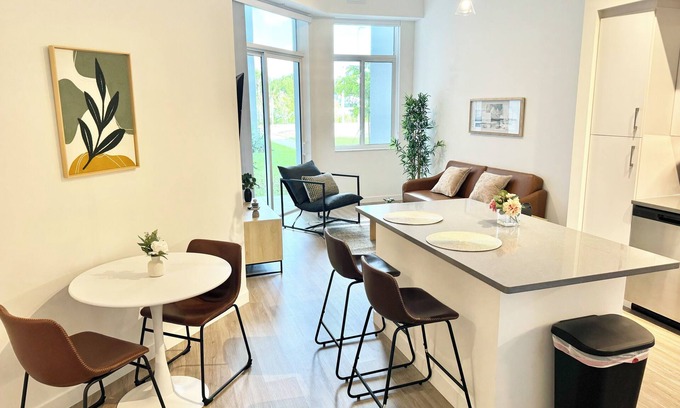 Westgate Apartment | Luxury & Modern 1-bedroom apartment room in West Palm Beach - POOL & GYM