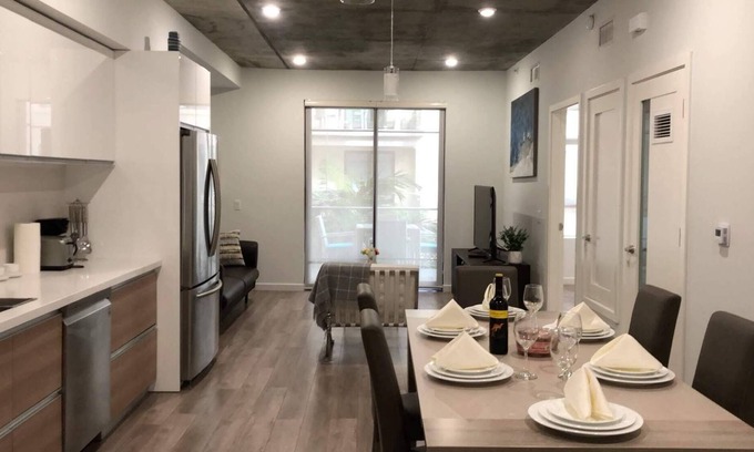 Downtown Apartment | Luxury Modern 2 Bedroom Apartment in the Heart of Glendale