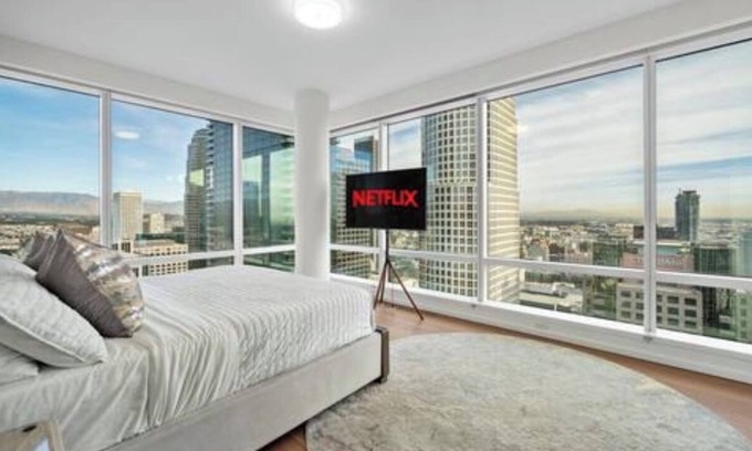 Vernon Apartment | Luxury Modern 2-bedroom apartment Home in Los Angeles w/WiFi + Central Ac