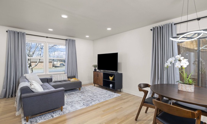 Brookline Station House | ✧Luxury Modern 2BR w/Private Garage