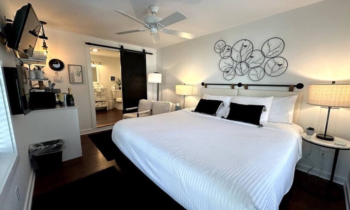 Hammondsport Apartment | Luxury Modern Apartment with Pool