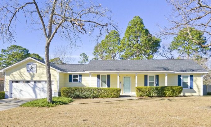 Pine Ridge House | Luxury Modern Home Close to Downtown & Airport