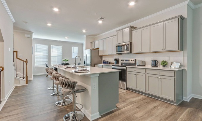 Hapeville House | Luxury modern townhome in charming Hapeville, 7 minutes from Atlanta Airport.