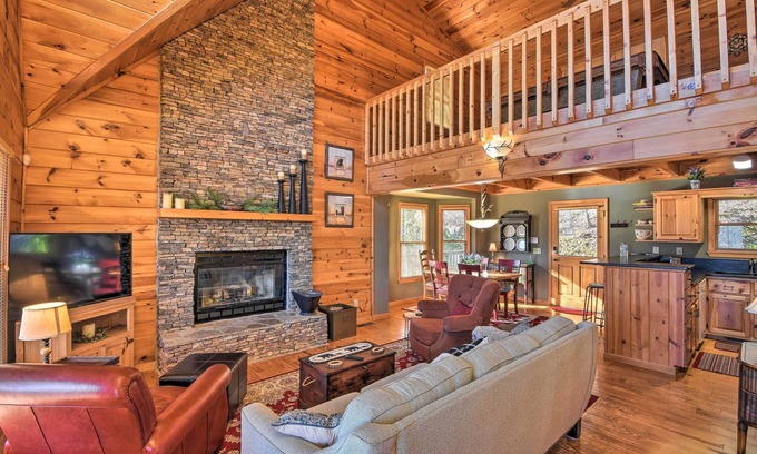 Blairsville Cabin | Luxury Mountain Cabin - Panoramic Mountain Views