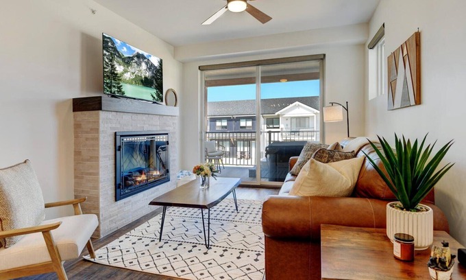 Fraser House | Luxury Mountain Condo 361 3 I Private Hot Tub I Great Views I Best Price I Discounted Attractions