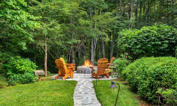 Cullowhee House | Luxury Mountain Home with Large Outdoor Fire Pit