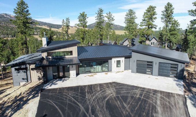 Deadwood Cabin | Luxury Mountain Oasis with Amazing View and Access to Clubhouse w/2 Pools