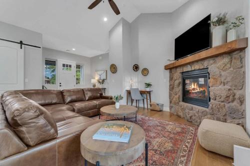 Williams House | Luxury Mountain Retreat with studio apartment