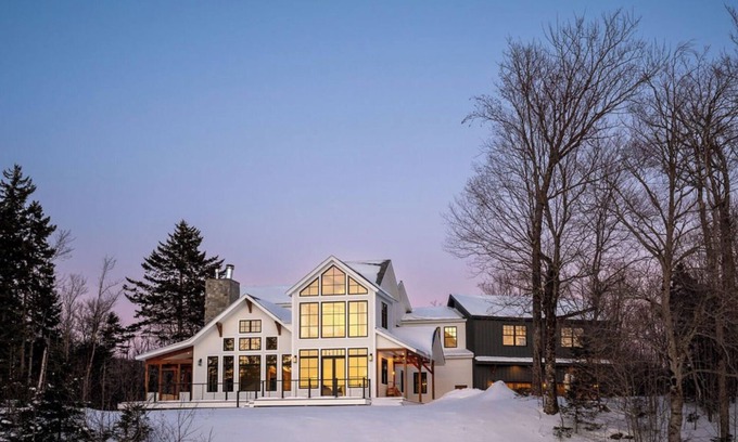 West Dover House | Luxury Mountaintop Home with Sweeping 360 views!