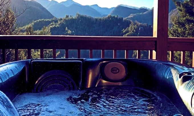 Hiawassee Cabin | Luxury MtnTop Gated Home with AWESOME VIEWS Private AND convenient