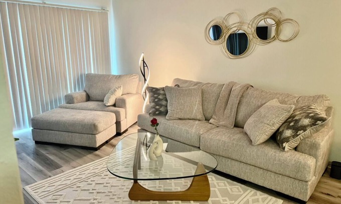 Santa Ana Heights Apartment | Luxury Newport Beach rental Location Location location