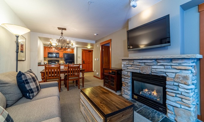Mammoth Lakes Condo | Luxury Oasis Village Ski-in Ski-out