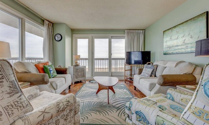 Ocean Park Condo | Luxury Oceanfront Condo - Pool - Sauna - Parking