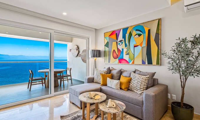 Las Glorias Apartment | Luxury oceanfront apartment with private balcony, rooftop pool & gym access