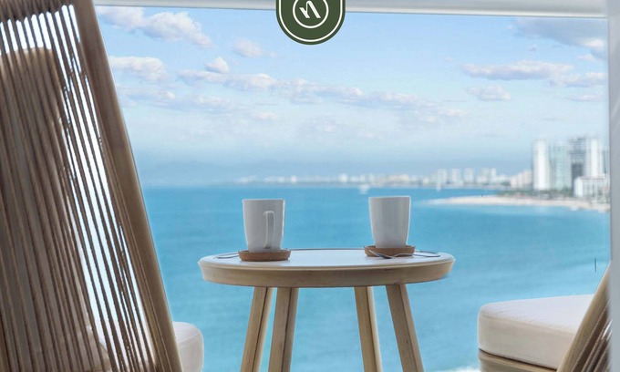Las Glorias Apartment | Luxury Oceanfront Studio - Beach - Pools - Gym