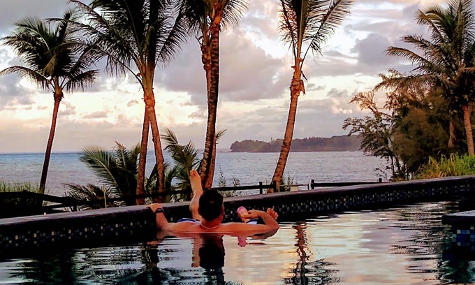 Hakalau House | Luxury Oceanfront B-n-B Suite Gated Cliffside Estate - Banyan - Beach 10m walk