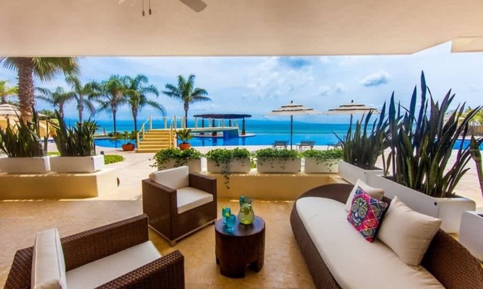 Emiliano Zapata Apartment | Luxury Oceanfront Getaway Resort-Style Amenities