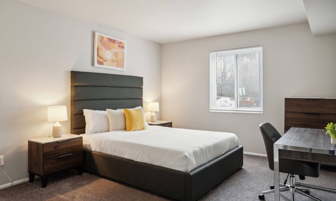 Edgemoor Apartment | Luxury on a Budget! Spacious Retreat Awaits
